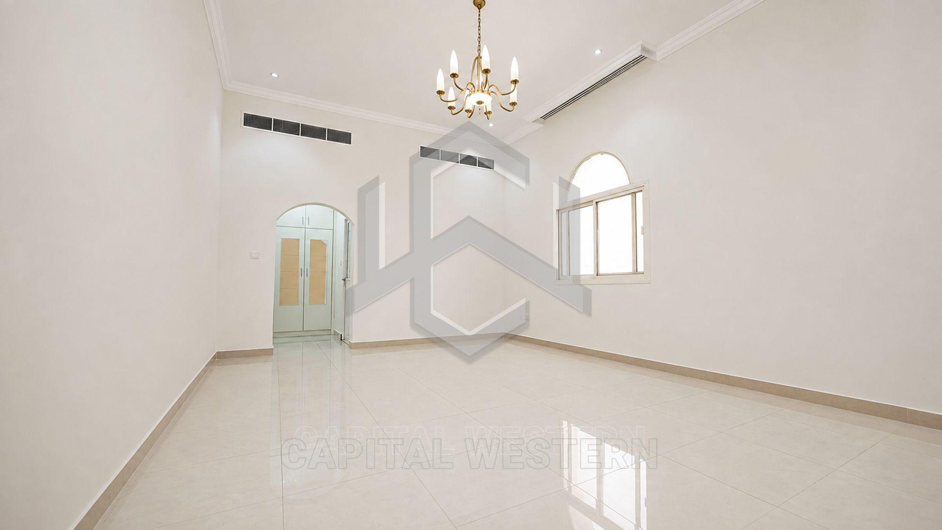 Luxury 4BR Villa, Private Majlis & Spacious Garden — 3
