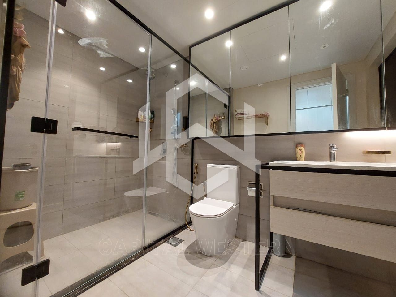 Upgraded Unit | High Floor | Prime Location — 2