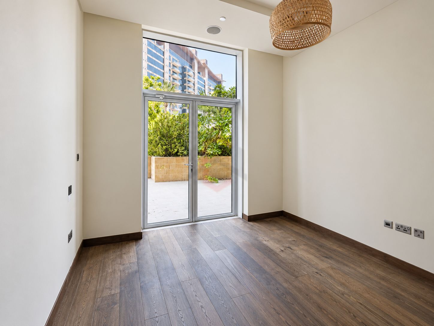 Spacious Garden | Luxury Living | Beach Access — 4