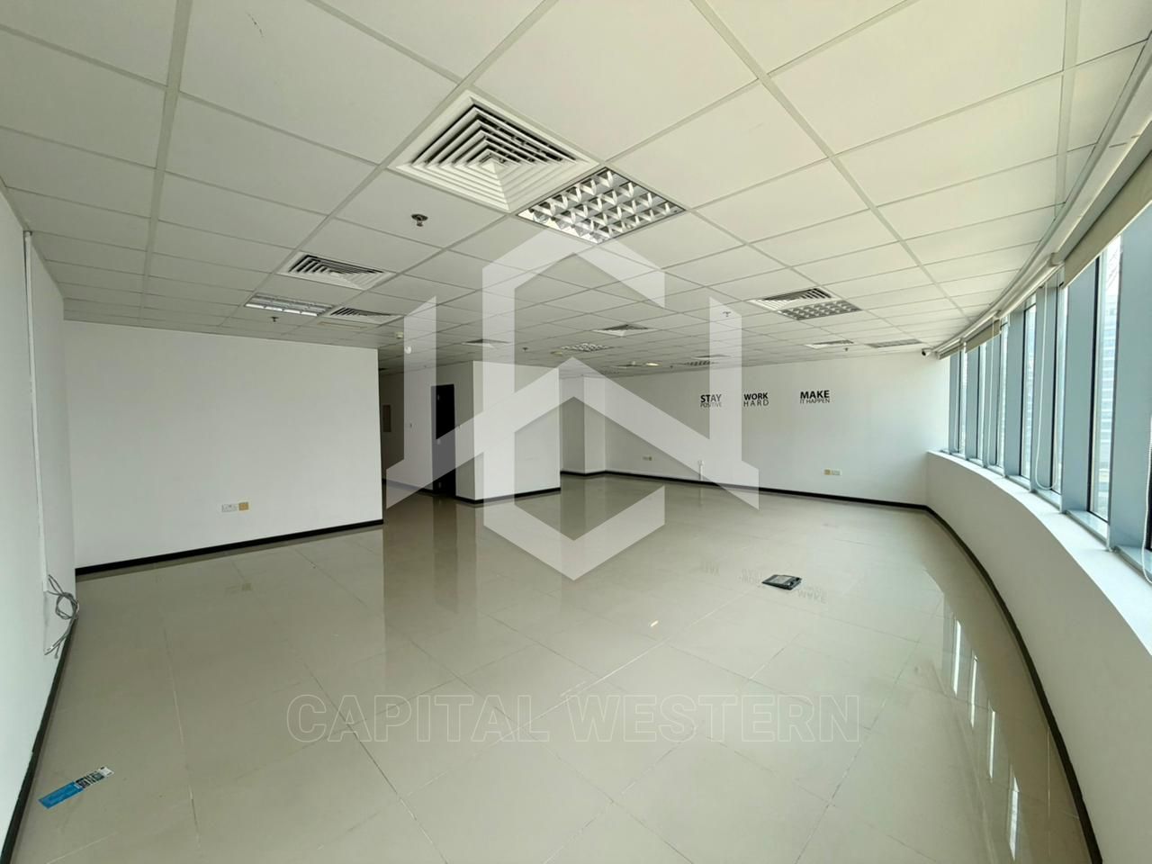 Spacious Office | Prime Location | 2 Parkings — 3