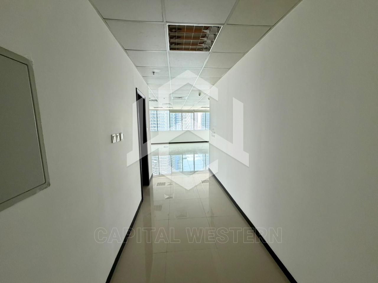 Spacious Office | Prime Location | 2 Parkings — 4