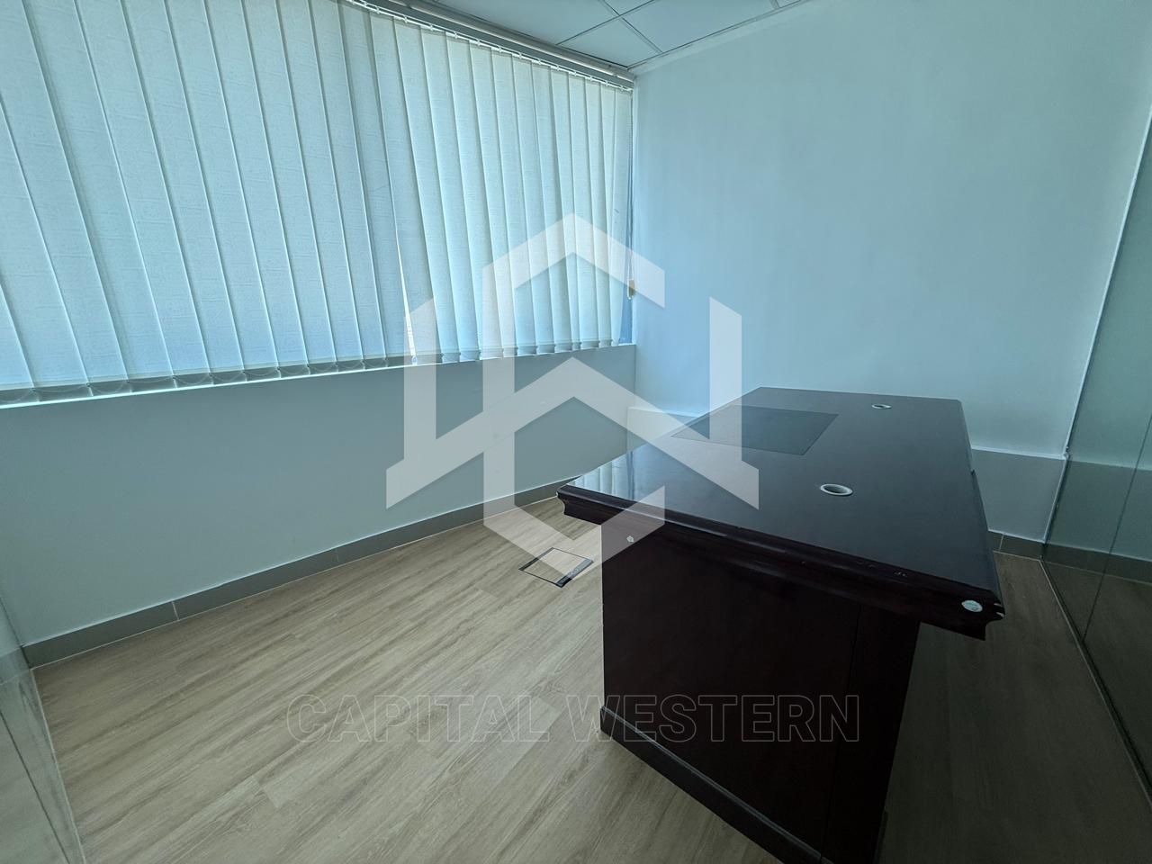 Canal View | 5 Glass Partitions | Furnished Office — 2