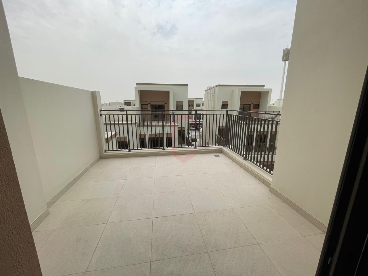 Large Corner | Vastu | Close to Lagoons | Ready — 4