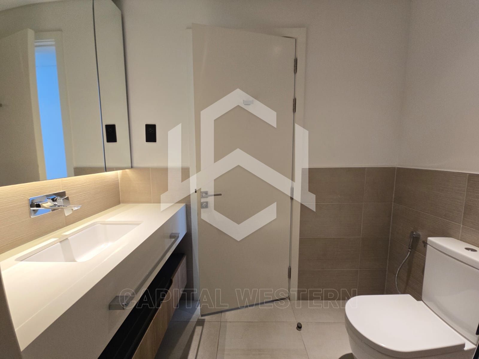 High Floor | Stunning View | Prime Location — 4