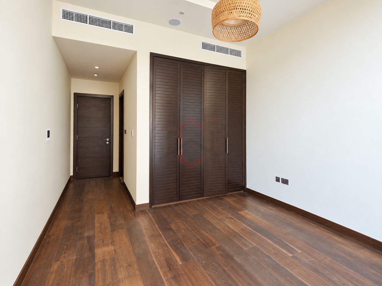 Spacious Garden | Luxury Living | Beach Access — 3