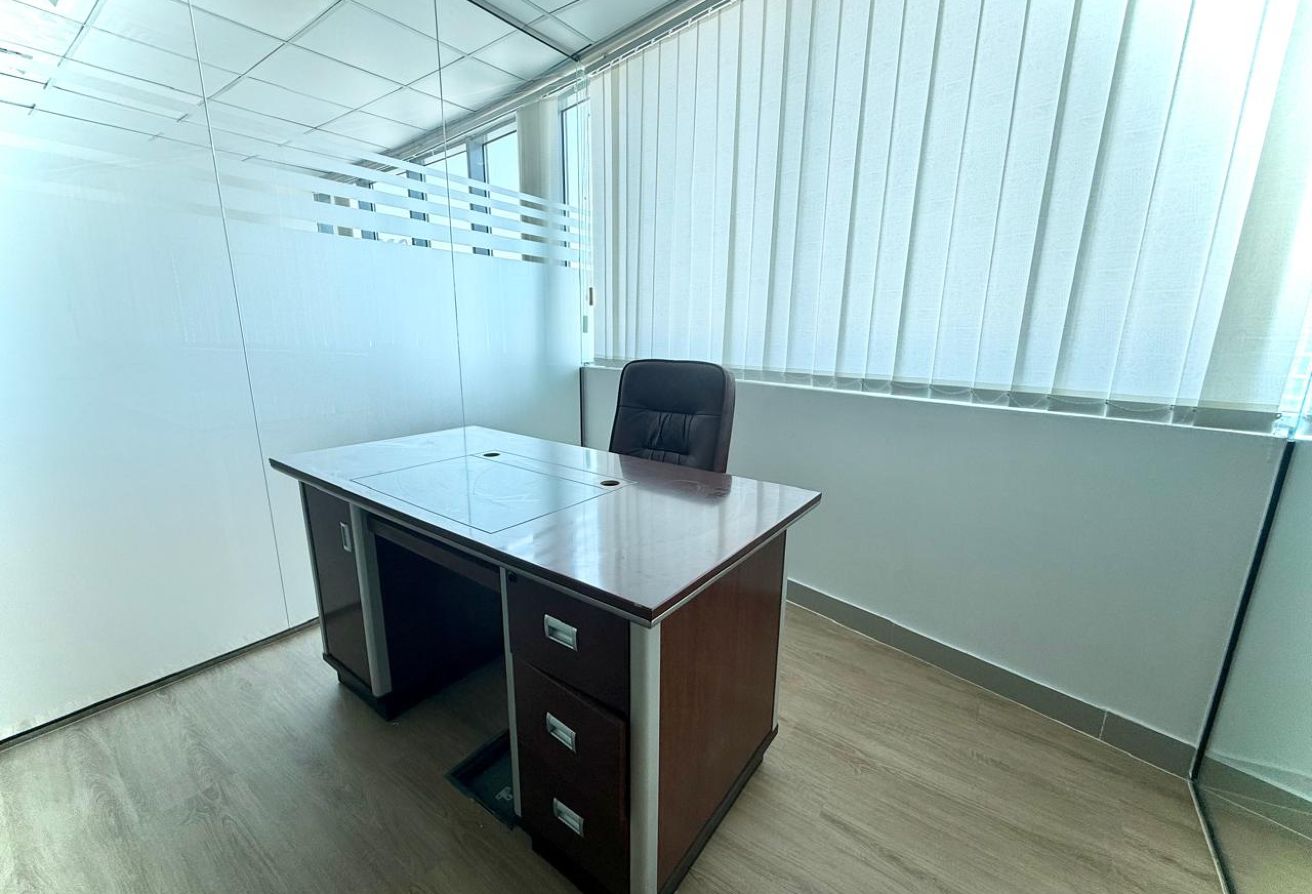 Canal View | 5 Glass Partitions | Furnished Office — 4
