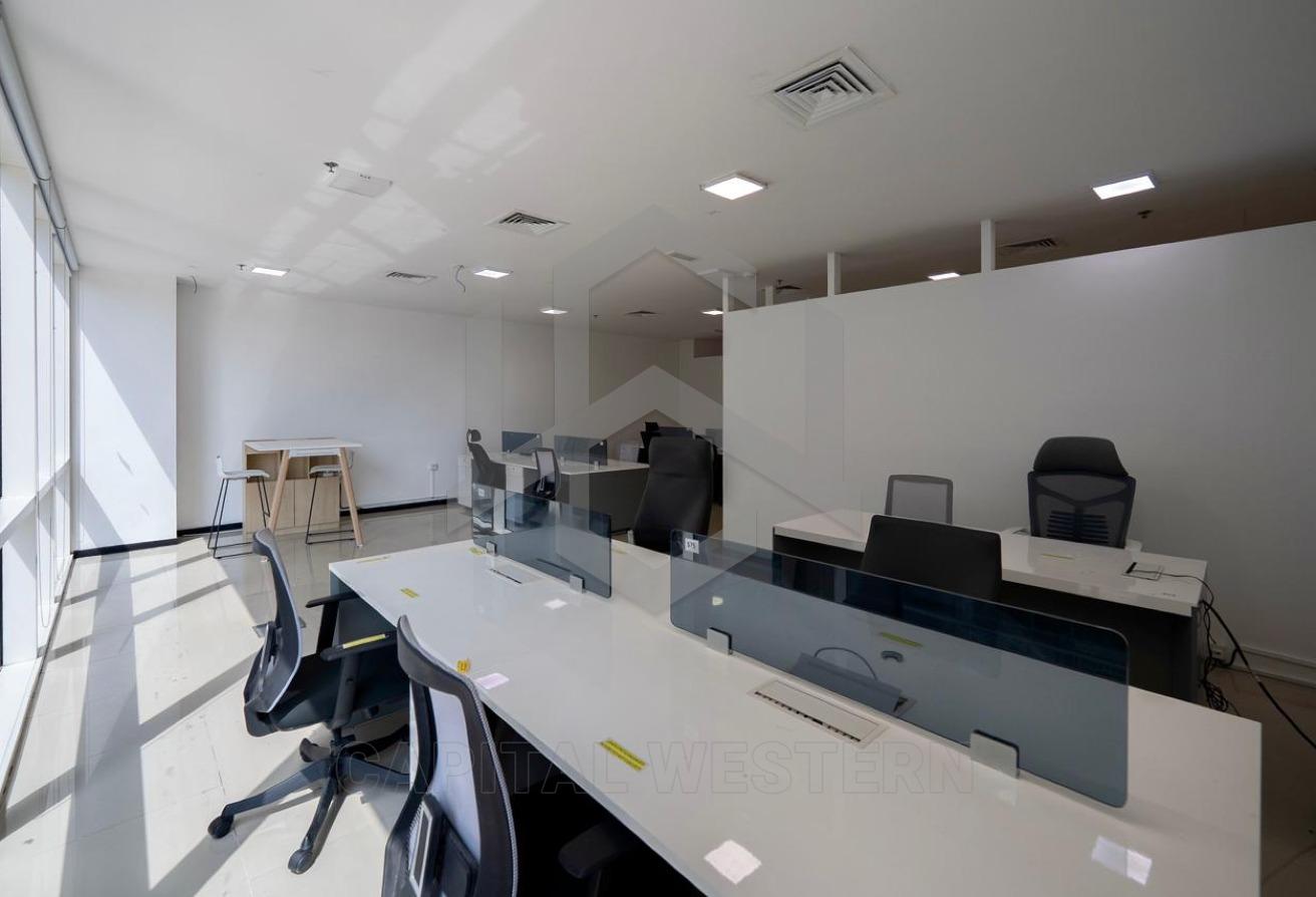 Vacant | Spacious Office | 4 Parking Spaces — 4