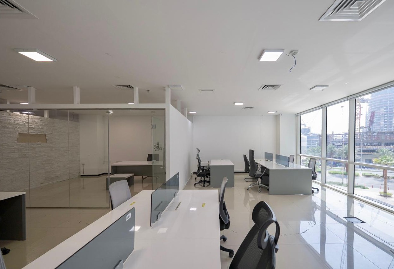 Vacant | Spacious Office | 4 Parkings