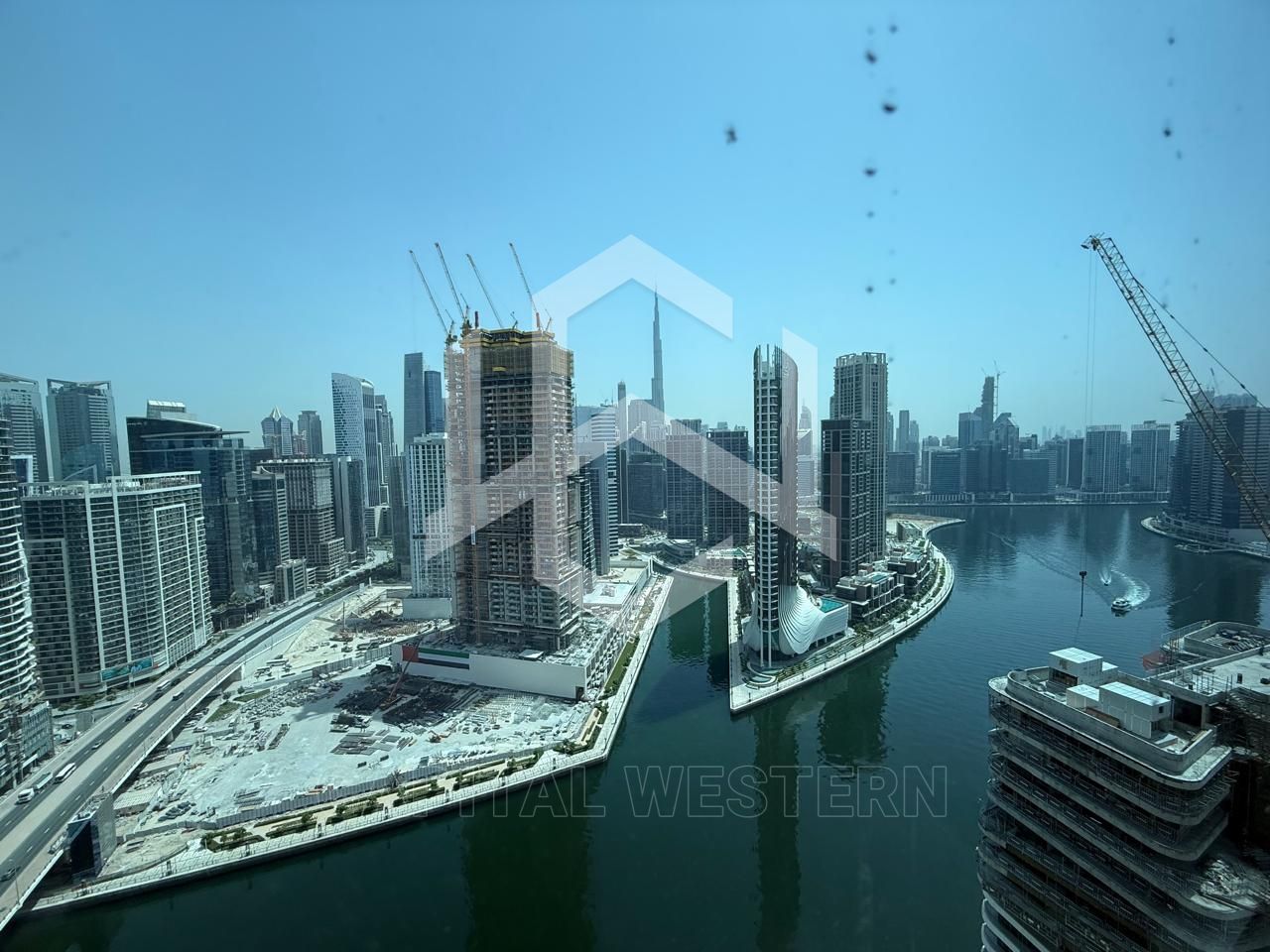EXCLUSIVE | CANAL & BURJ VIEW | GLASS PARTITIONED — 4