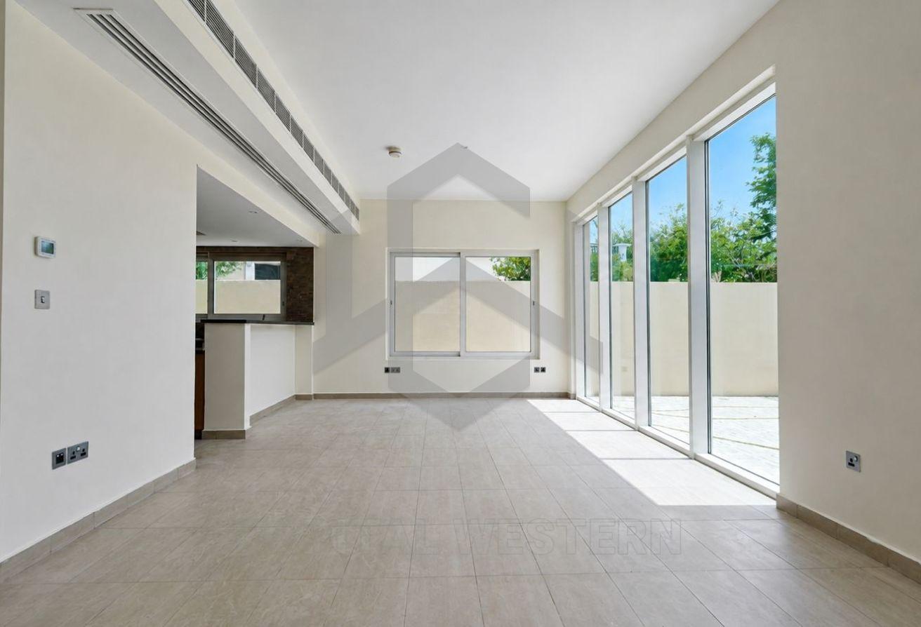 Jumeirah Park | Spacious 4BR + Maid's Room Villa — 2