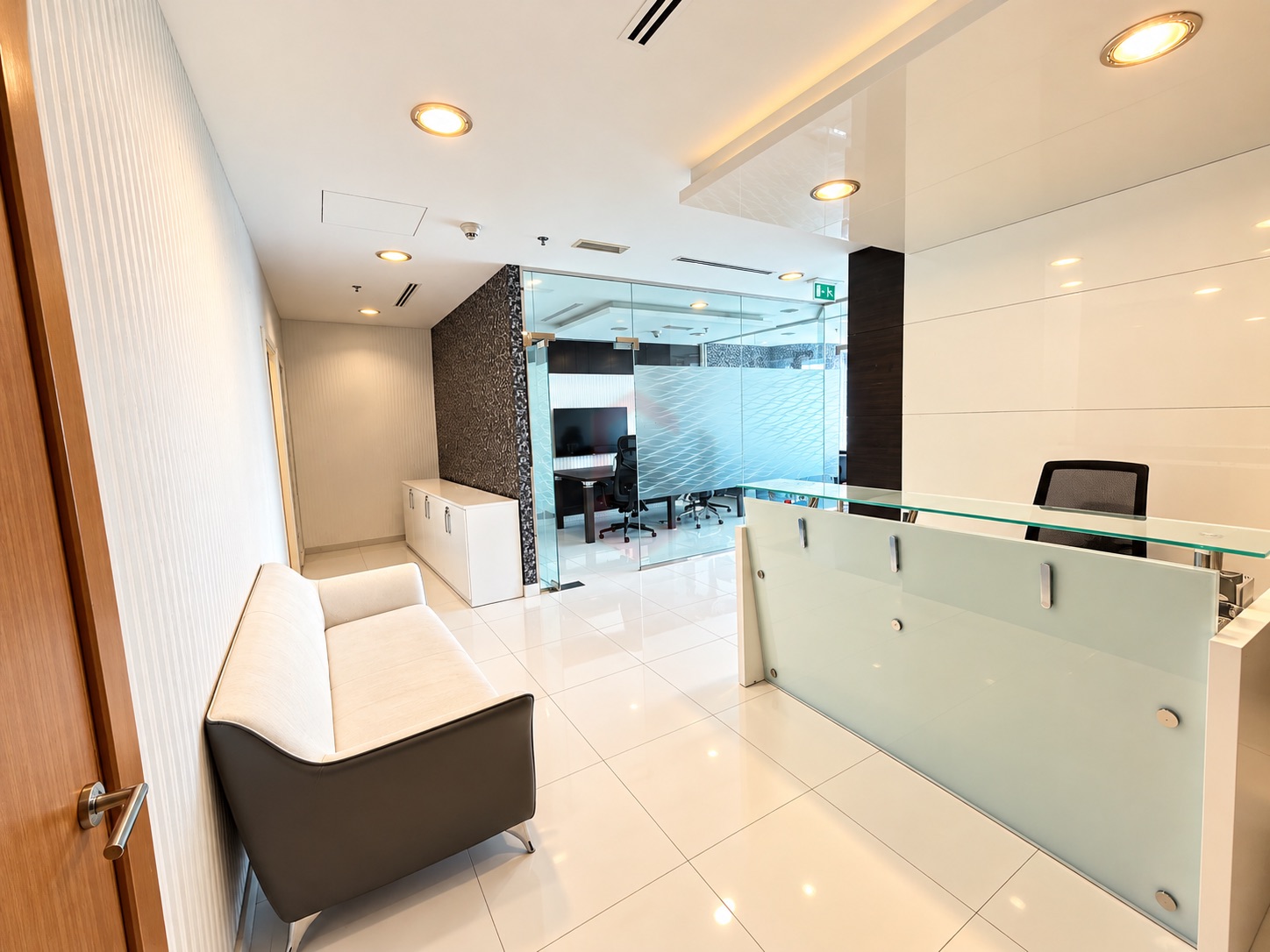Fully Furnished | Washroom Included | Canal view — 4