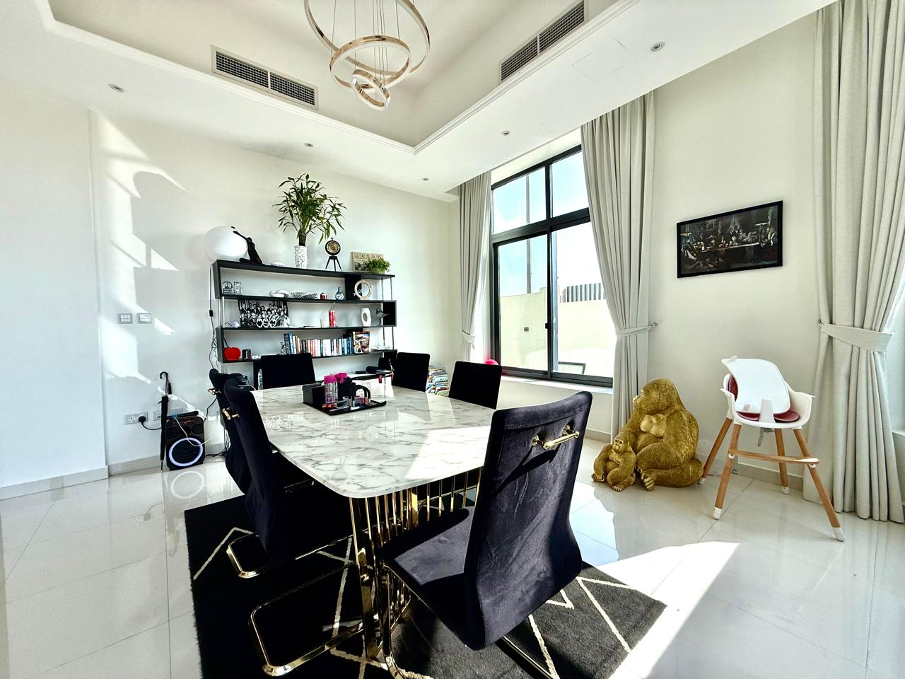 Upgraded & Fully Furnished 4BR+M |Corner Villa — 3