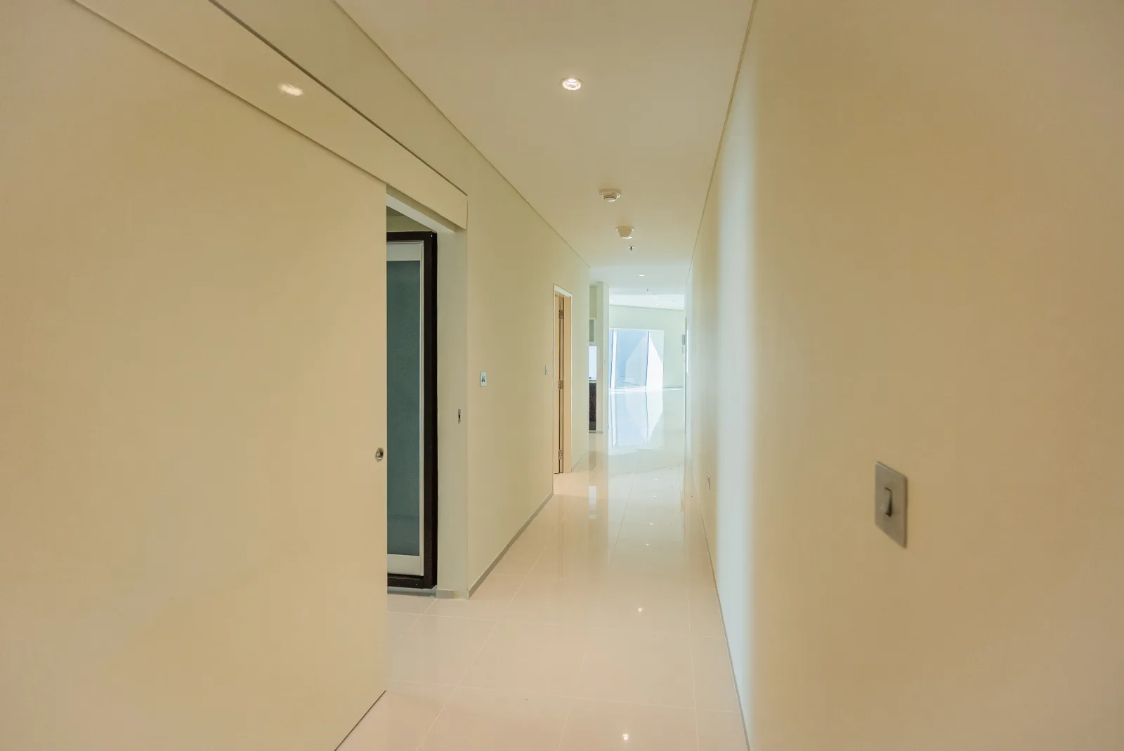Chiller Free | Prime Location | Close To Metro — 2
