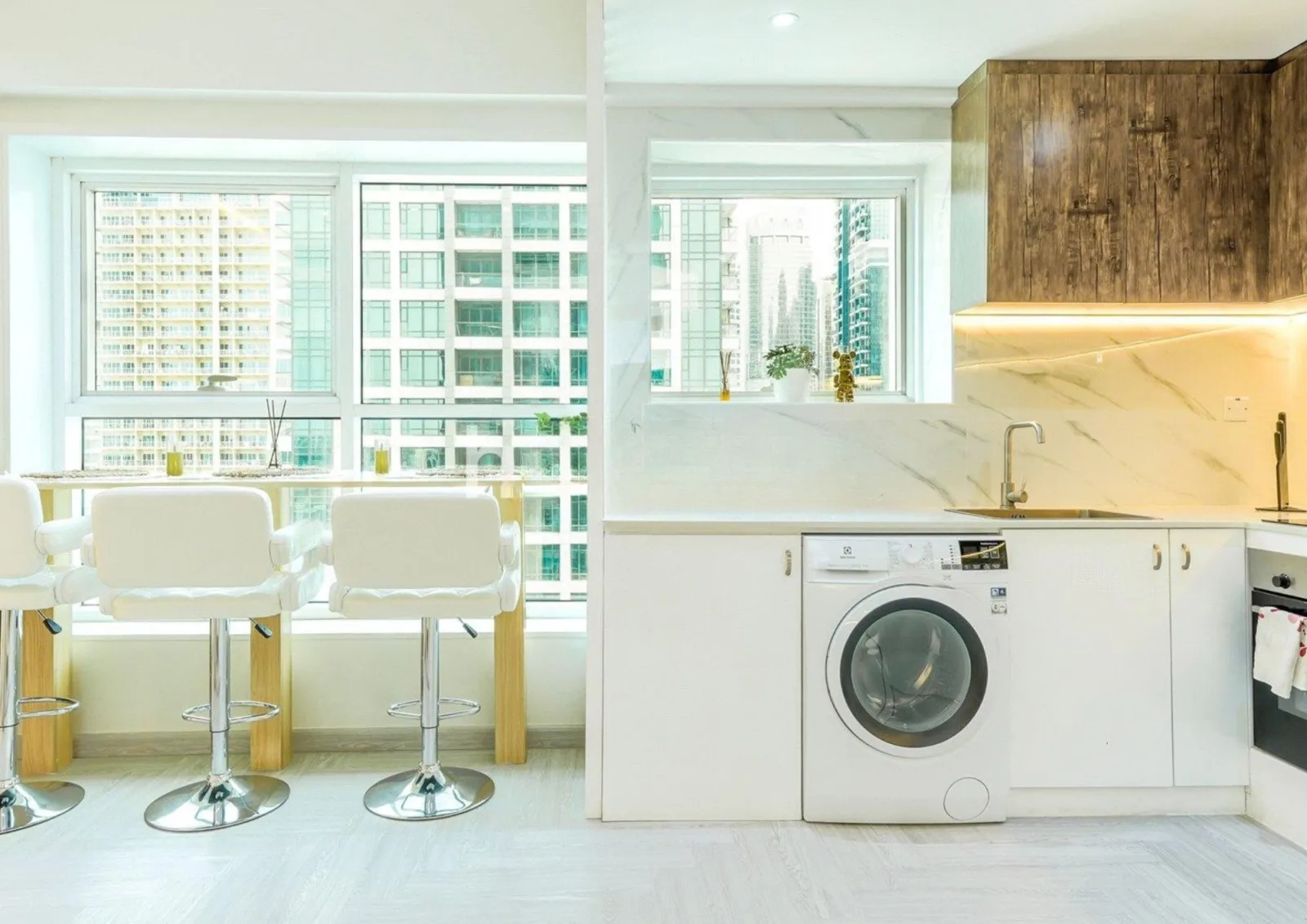 MID FLOOR | NEAR METRO | READY TO MOVE IN — 4