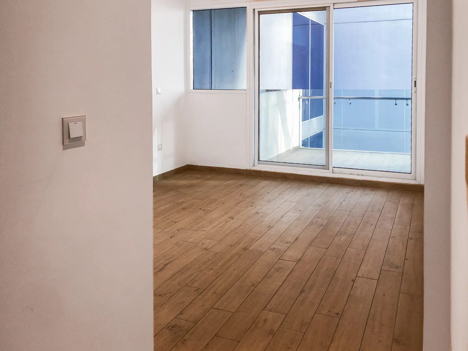 Prime Location | Bright Unit | Fitted Kitchen — 4