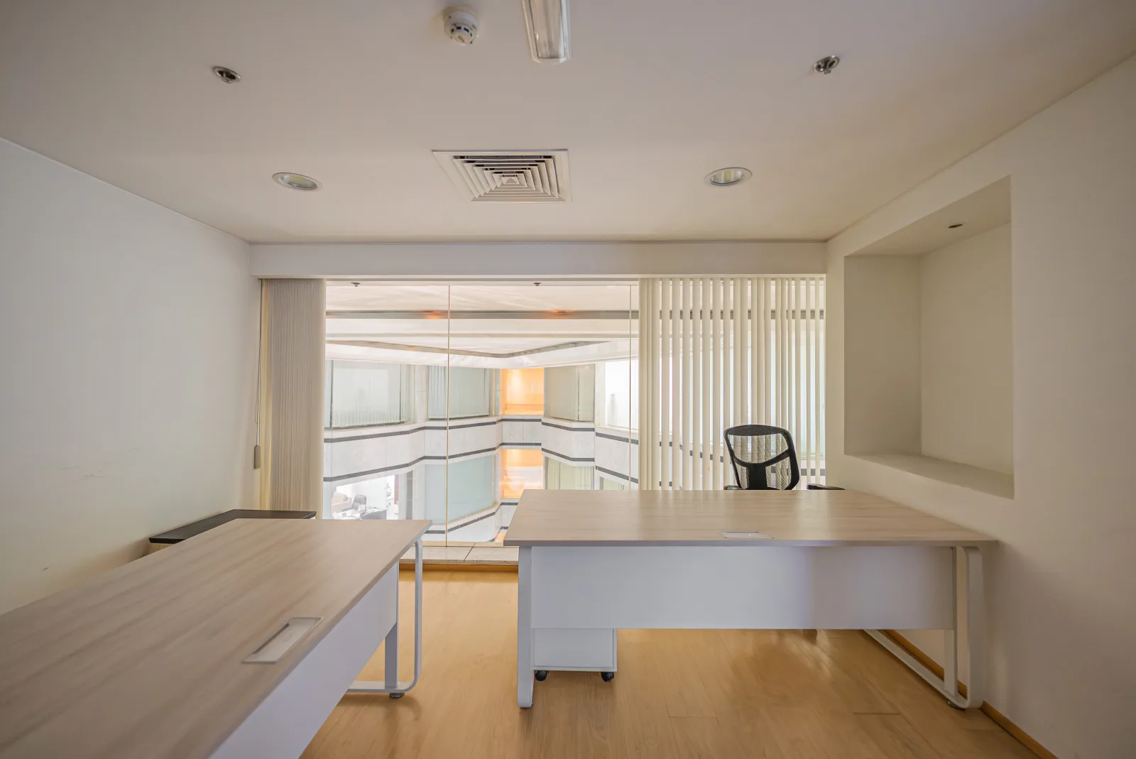 Close to Metro | Fitted Office | Prime Location — 2