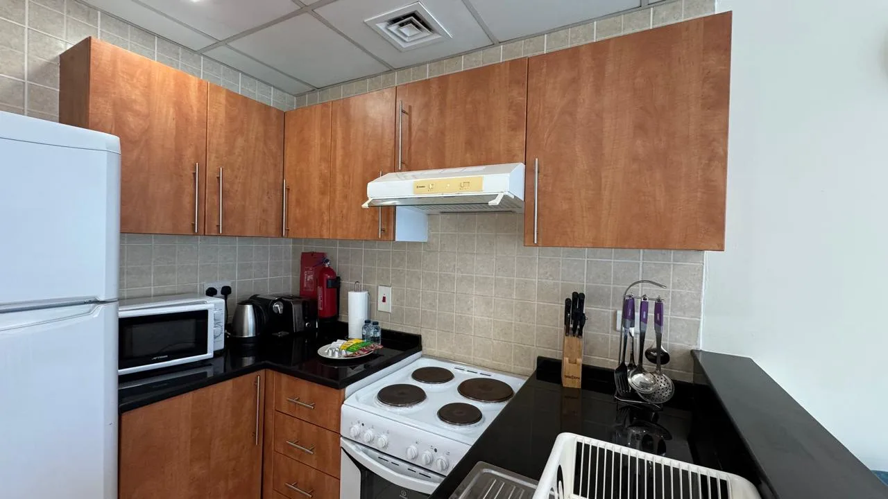 Spacious 1BR | SZR View | 5mins from Metro — 4