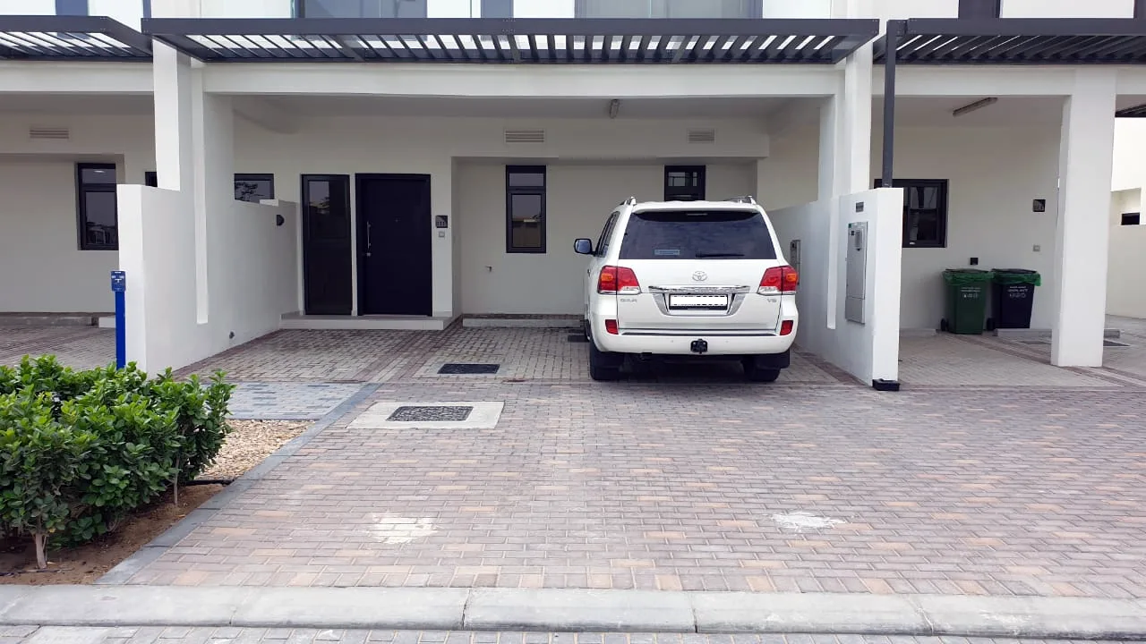 Best Price | Single Row Townhouse | Ready to Move — 2