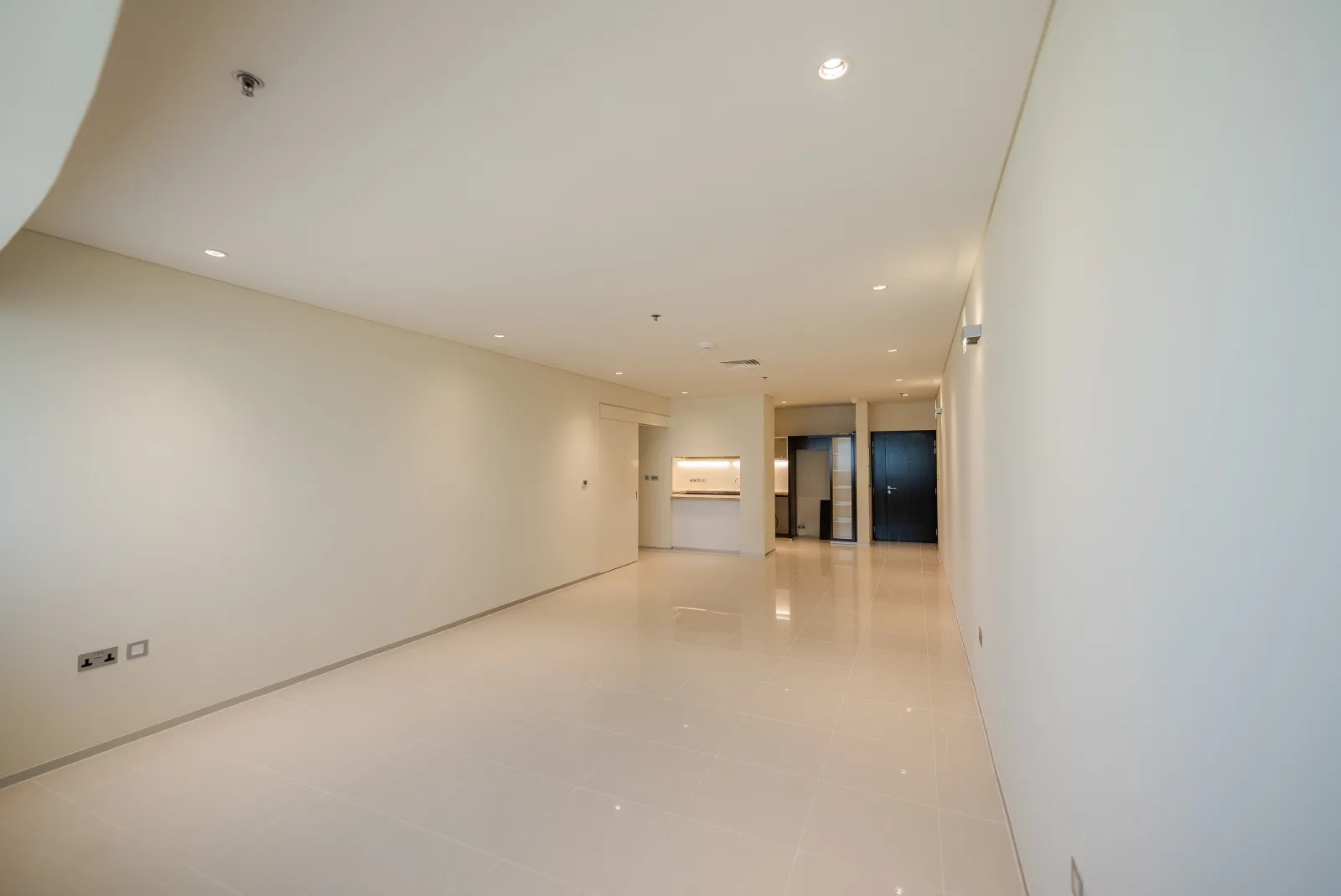 Chiller Free | Sea View | Close To Metro | Vacant — 4