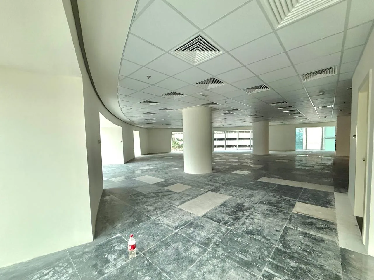 HUGE LAYOUT, SZR VIEW, RAISED FLOOR, BRIGHT OFFICE — 3